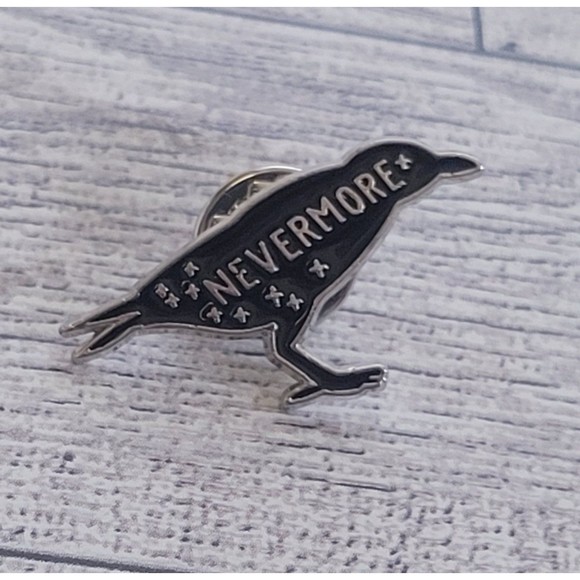 🆓FREE WITH PURCHASE Raven Nevermore Enamel Pin Edgar Allan Poe NWT - Picture 1 of 3